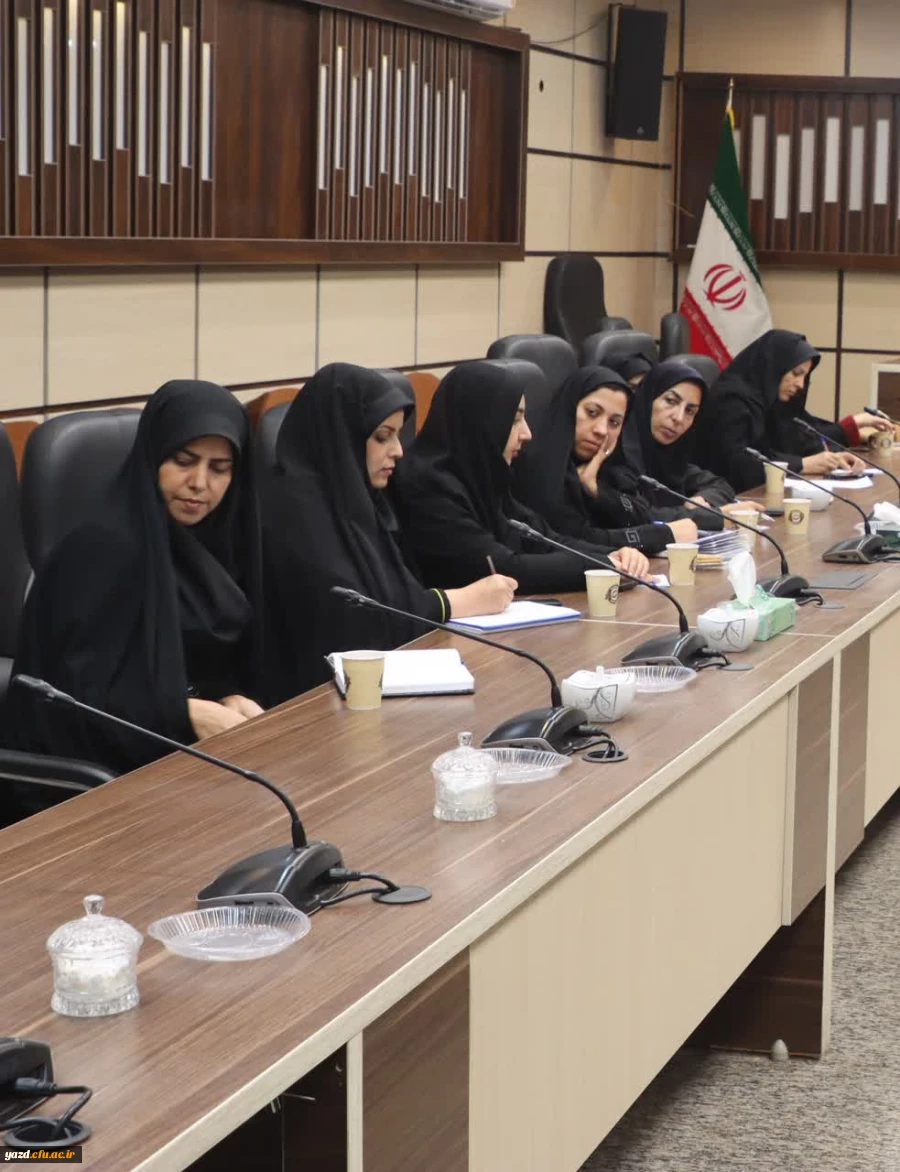 کارگروه بازطراحی و بازمهندسی سرفصل ها و منابع درسی برای نخستین بار در دانشگاه فرهنگیان یزد تشکیل شد.
 3