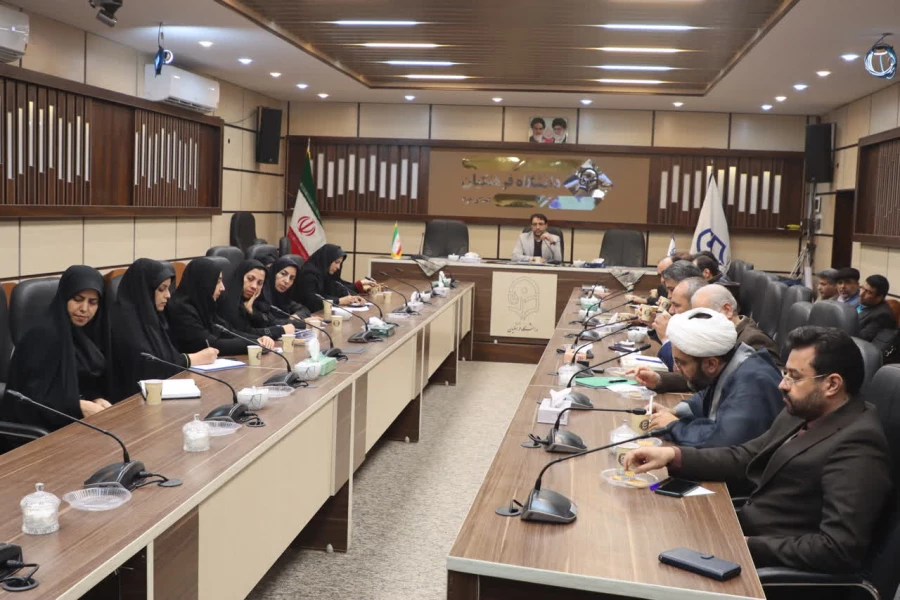 کارگروه بازطراحی و بازمهندسی سرفصل ها و منابع درسی برای نخستین بار در دانشگاه فرهنگیان یزد تشکیل شد.
 4