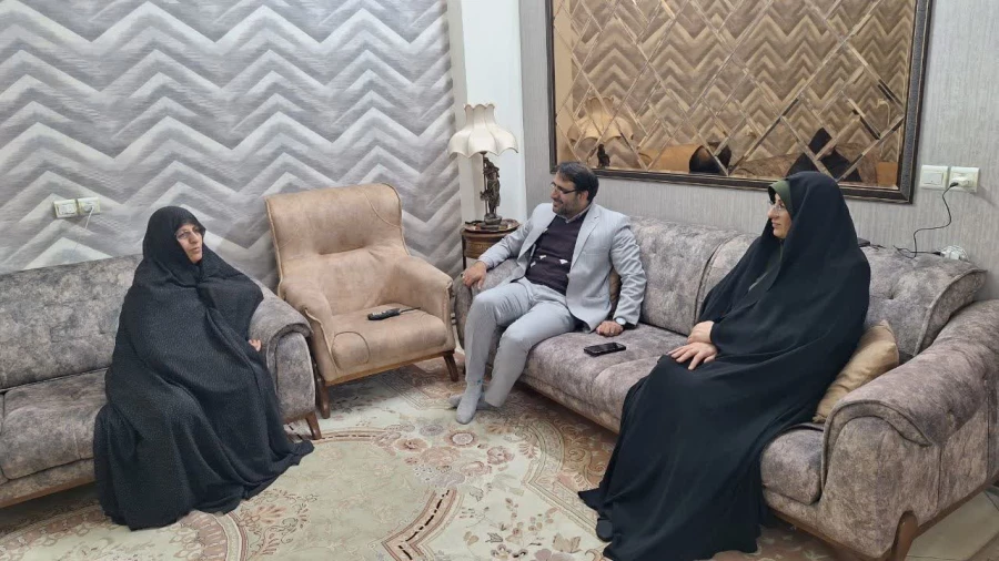 دیدار سرپرست و مدیران دانشگاه فرهنگیان یزد با بانوی پیشکسوت مرکز تربیت معلم حضرت فاطمه الزهرا(س) یزد
 4