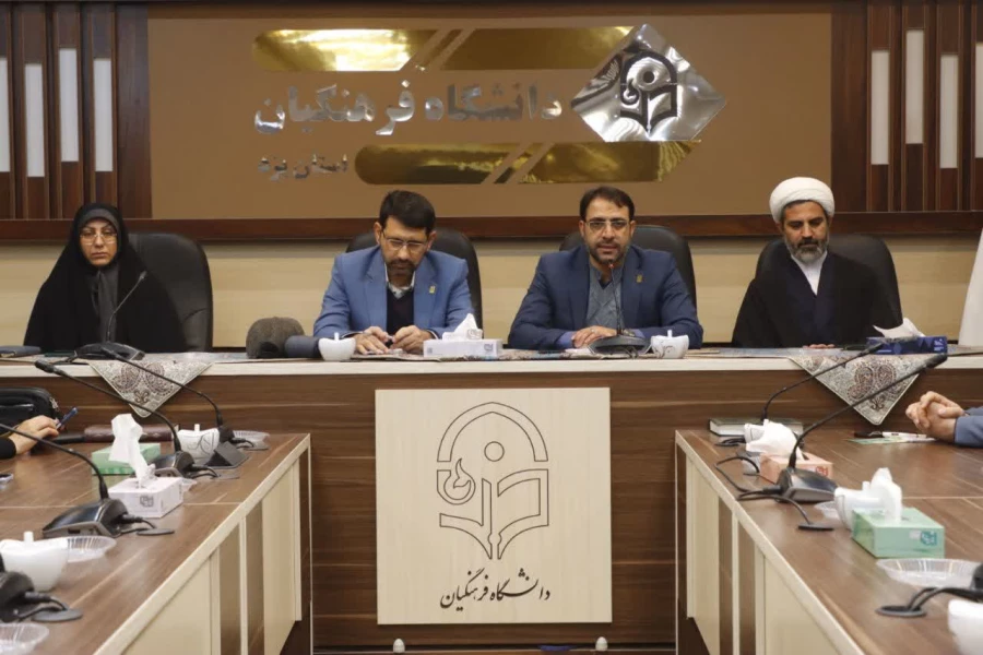 نشست هم اندیشی هیأت رییسه و اساتید دانشگاه فرهنگیان یزد با حضور معاون فرهنگی، تربیتی دانشگاه فرهنگیان برگزار شد. 
 2