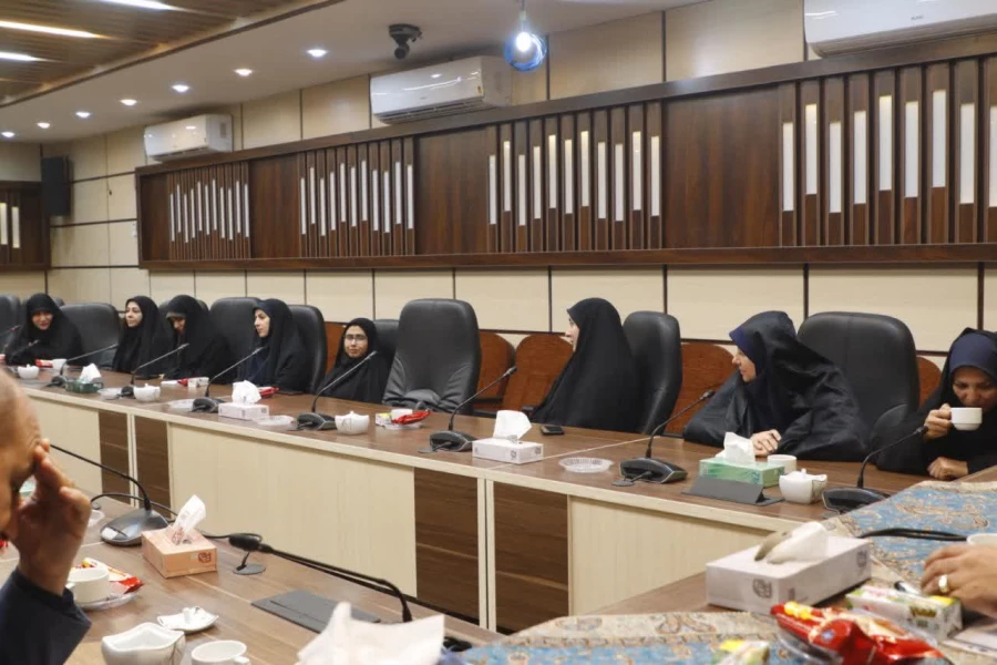 نشست هم اندیشی هیأت رییسه و اساتید دانشگاه فرهنگیان یزد با حضور معاون فرهنگی، تربیتی دانشگاه فرهنگیان برگزار شد. 
 5