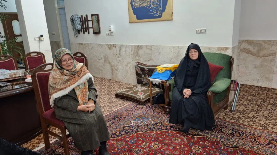 دیدار سرپرست و مدیران دانشگاه فرهنگیان یزد با دو بانوی پیشکسوت مرکز تربیت معلم حضرت فاطمه الزهرا(س) یزد
 4