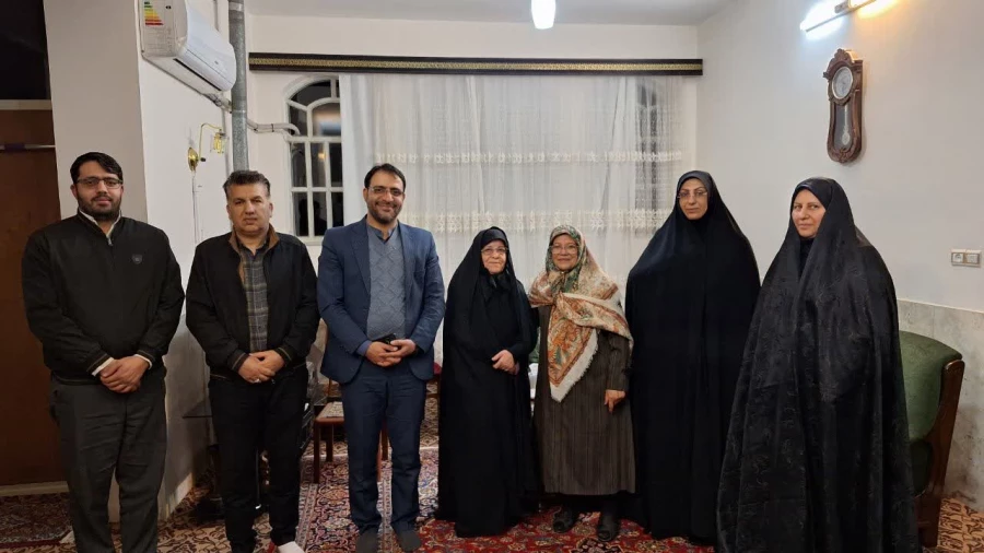 دیدار سرپرست و مدیران دانشگاه فرهنگیان یزد با دو بانوی پیشکسوت مرکز تربیت معلم حضرت فاطمه الزهرا(س) یزد
 6