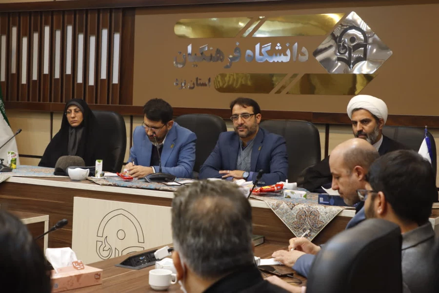  نشست هم اندیشی دبیران تشکل ها و فعالان فرهنگی تربیتی دانشگاه فرهنگیان یزد با معاون فرهنگی دانشگاه فرهنگیان برگزار شد. 
 3