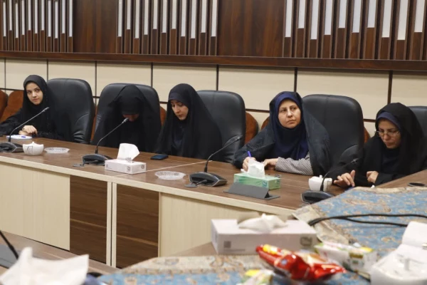  نشست هم اندیشی دبیران تشکل ها و فعالان فرهنگی تربیتی دانشگاه فرهنگیان یزد با معاون فرهنگی دانشگاه فرهنگیان برگزار شد. 
 6