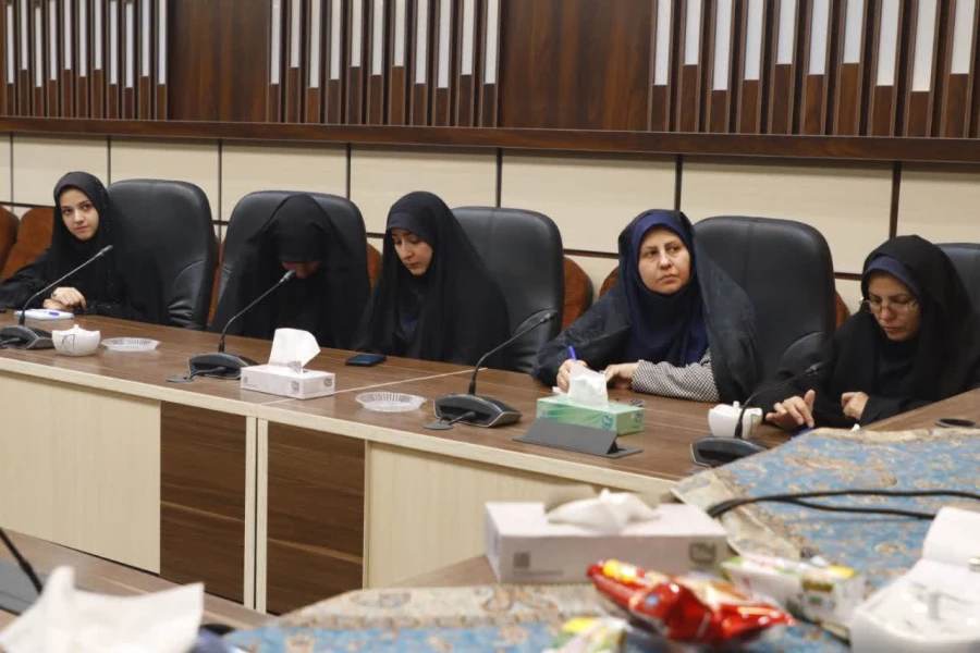  نشست هم اندیشی دبیران تشکل ها و فعالان فرهنگی تربیتی دانشگاه فرهنگیان یزد با معاون فرهنگی دانشگاه فرهنگیان برگزار شد. 
 6