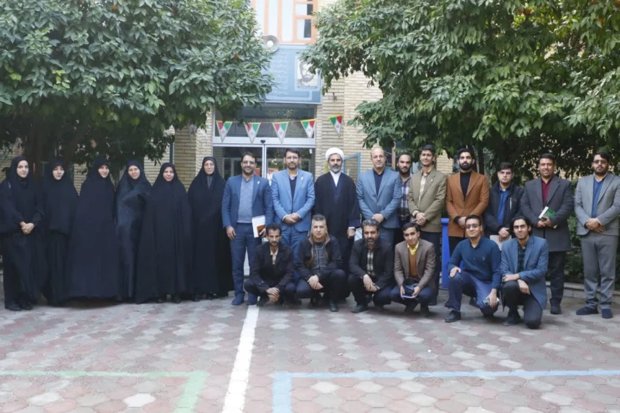  نشست هم اندیشی دبیران تشکل ها و فعالان فرهنگی تربیتی دانشگاه فرهنگیان یزد با معاون فرهنگی دانشگاه فرهنگیان برگزار شد. 
 8