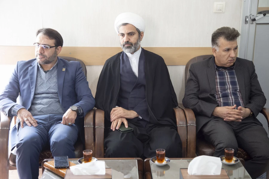 دیدار اعضاء هیات رئیسه دانشگاه فرهنگیان با نماینده ولی فقیه در استان و امام جمعه یزد 3