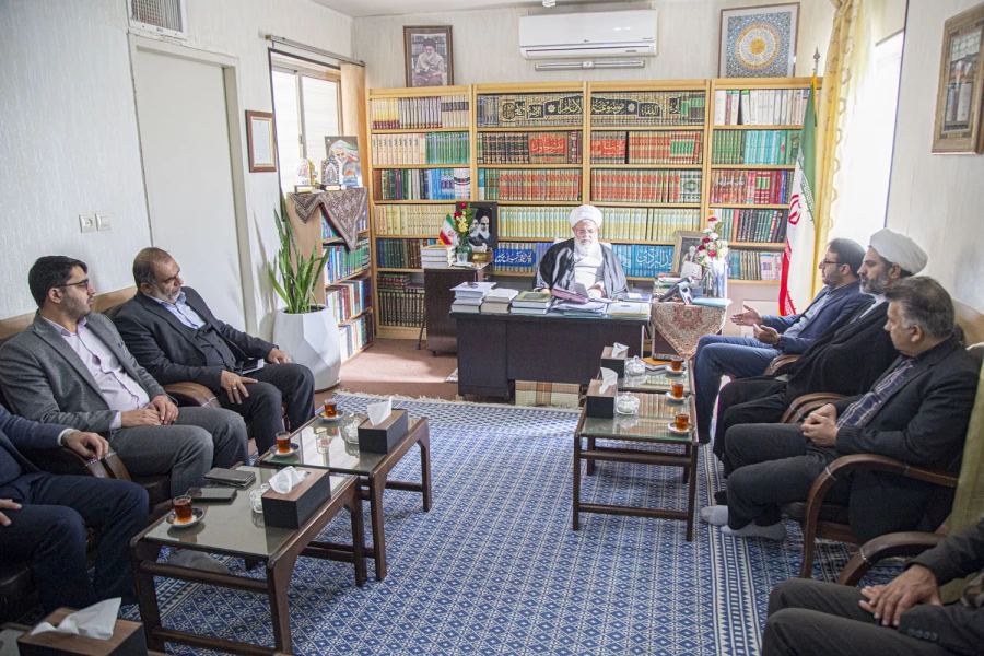 دیدار اعضاء هیات رئیسه دانشگاه فرهنگیان با نماینده ولی فقیه در استان و امام جمعه یزد 4