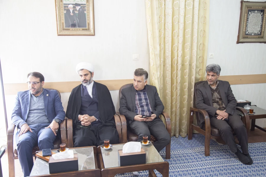 دیدار اعضاء هیات رئیسه دانشگاه فرهنگیان با نماینده ولی فقیه در استان و امام جمعه یزد 5