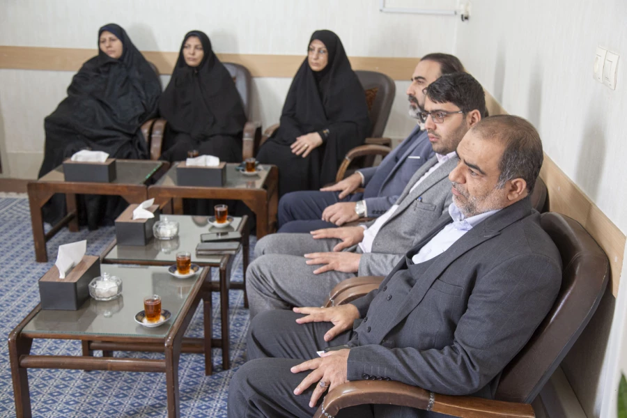 دیدار اعضاء هیات رئیسه دانشگاه فرهنگیان با نماینده ولی فقیه در استان و امام جمعه یزد 10