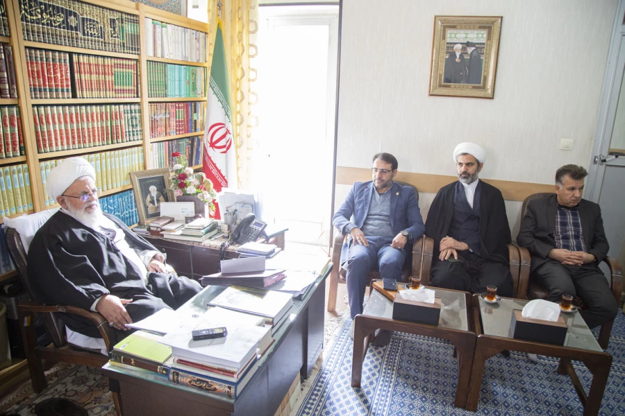 دیدار اعضاء هیات رئیسه دانشگاه فرهنگیان با نماینده ولی فقیه در استان و امام جمعه یزد 11
