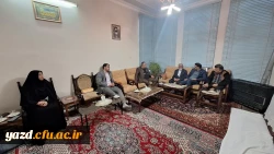 دیدار سرپرست و مدیران دانشگاه فرهنگیان یزد با مدرس پیشکسوت مراکز تربیت معلم، پدر شهید و چهره پیشکسوت انقلاب و از هنرمندان استان یزد 3