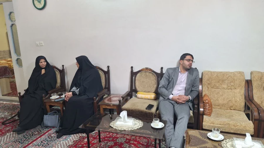 دیدار سرپرست و مدیران دانشگاه فرهنگیان یزد با مدرس پیشکسوت مراکز تربیت معلم، پدر شهید و چهره پیشکسوت انقلاب و از هنرمندان استان یزد 4