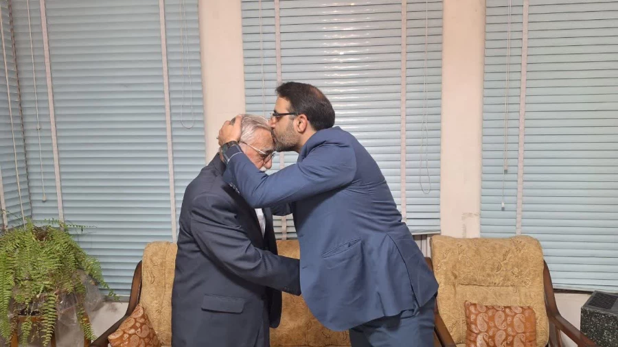 دیدار سرپرست و مدیران دانشگاه فرهنگیان یزد با مدرس پیشکسوت مراکز تربیت معلم، پدر شهید و چهره پیشکسوت انقلاب و از هنرمندان استان یزد 7