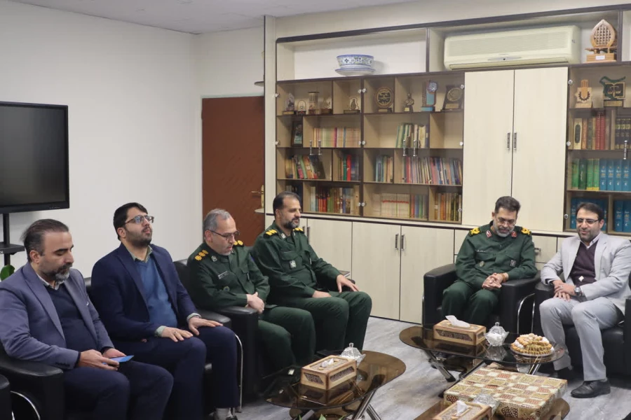 دیدار سرپرست و جمعی از مدیران دانشگاه فرهنگیان استان با فرماندهی سپاه الغدیر یزد
 2