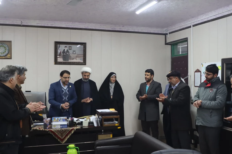 سرپرست معاونت توسعه منابع و امور دانشجویی پردیس شهیدان پاک نژاد دانشگاه فرهنگیان یزد منصوب شد. 3