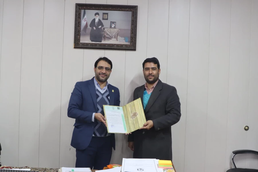 سرپرست معاونت توسعه منابع و امور دانشجویی پردیس شهیدان پاک نژاد دانشگاه فرهنگیان یزد منصوب شد. 5