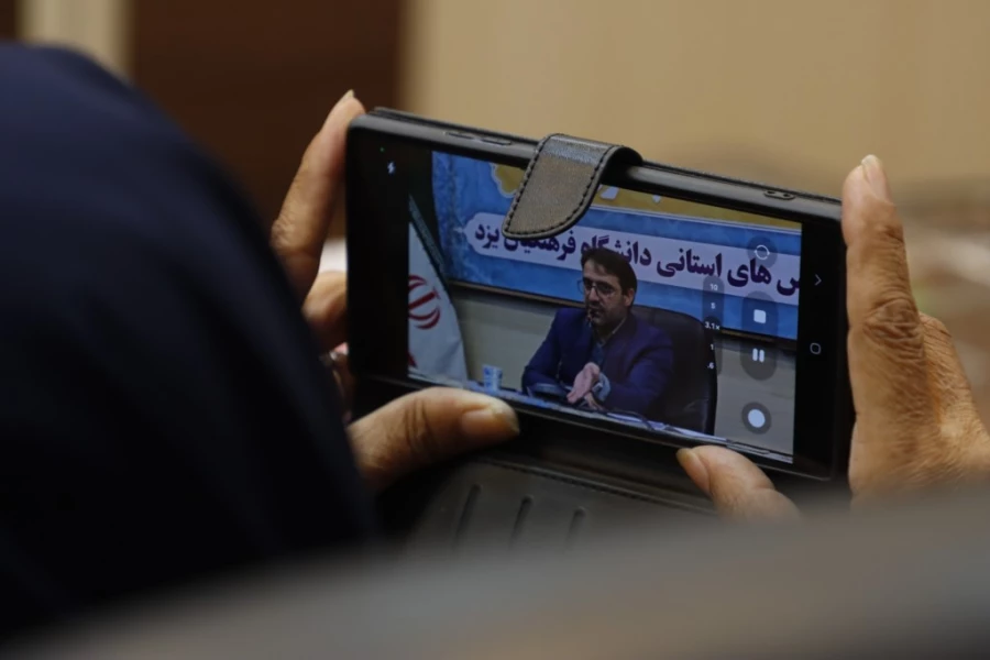 پنجمین نشست خبری سرپرست دانشگاه فرهنگیان یزد با حضور پرشور خبرنگاران و اصحاب رسانه برگزار شد. 13