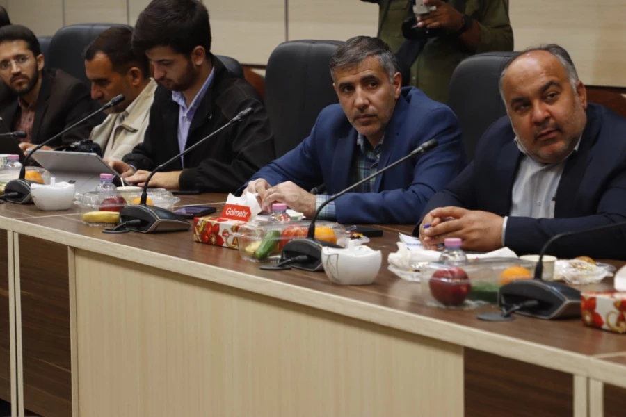 پنجمین نشست خبری سرپرست دانشگاه فرهنگیان یزد با حضور پرشور خبرنگاران و اصحاب رسانه برگزار شد. 15