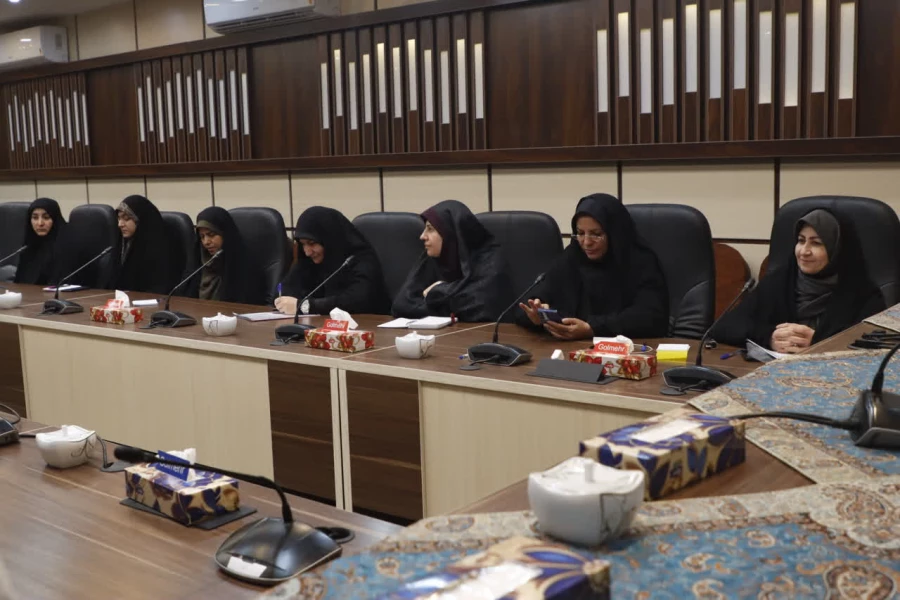 یکصد و سی وپنجمین جلسه شورای فرهنگی اجتماعی دانشگاه فرهنگیان استان یزد برگزار شد.
 2