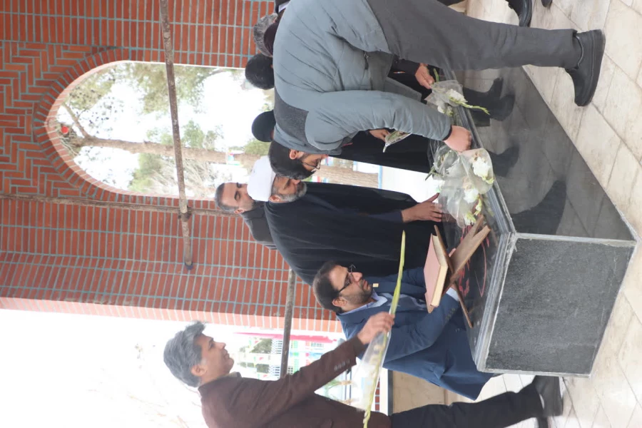  تجدید میثاق اعضای هیئت رییسه دانشگاه فرهنگیان یزد با آرمانهای حضرت امام(ره) و شهدای گرانقدر 4