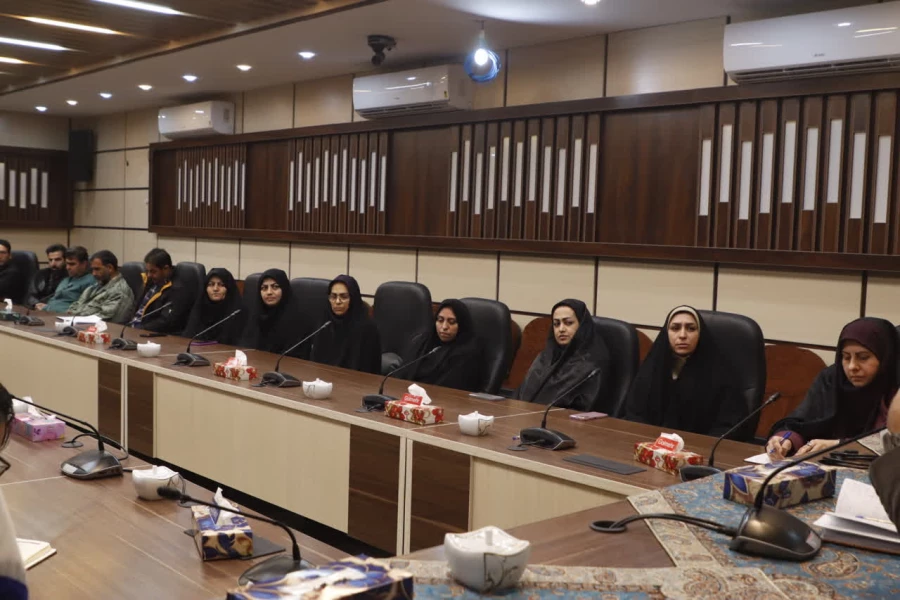 چهارمین دیدار صمیمانه سرپرست دانشگاه فرهنگیان یزد با نیروهای شرکتی و خدماتی پردیس های استانی برگزار شد. 8