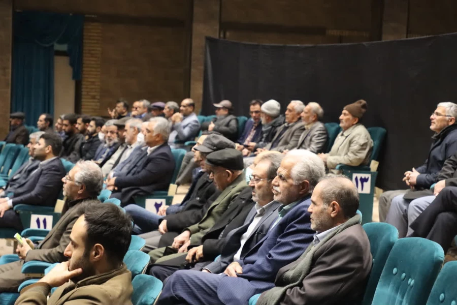 مراسم بزرگداشت شادروان حاج حسن داوودی استاد برجسته استان و دانشگاه و معلم فرهیخته و فرزانه
 4