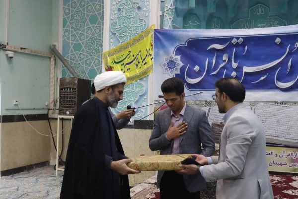 برگزاری سلسله محافل انس با قرآن کریم ویژه مفاخر، خیرین، اساتید و کارکنان پردیس های استانی دانشگاه فرهنگیان یزد
 3
