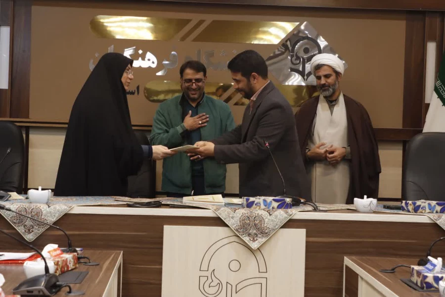 تقدیر و تجلیل سرپرست دانشگاه فرهنگیان یزد از اعضای موثر شورای فرهنگی اجتماعی استان در سال ۱۴۰۳
 4