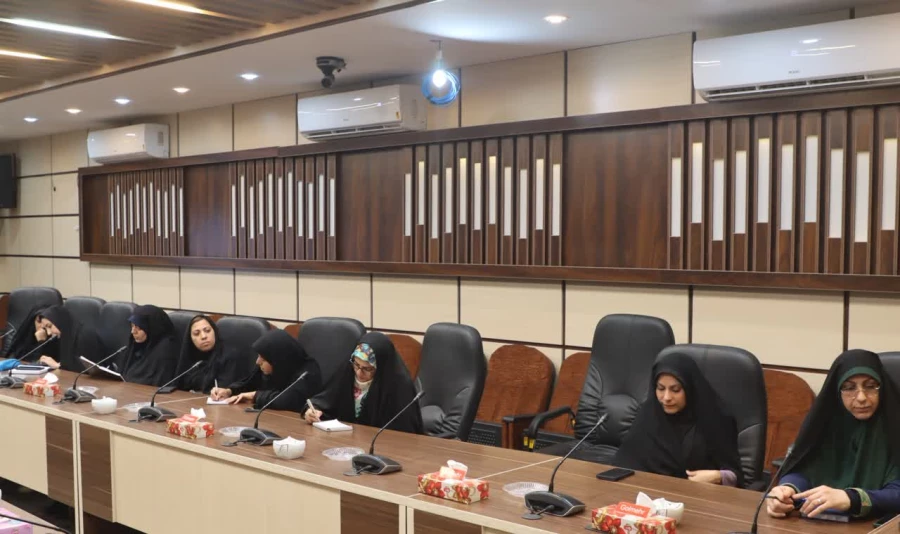 نشست هم اندیشی و تبیینی اساتید با عنوان چالش ها و راهکارهای سرمایه گذاری برای تولید در اقتصاد مقاومتی در دانشگاه فرهنگیان یزد برگزار شد.
 4