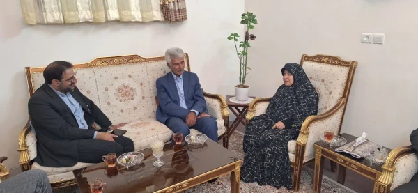 دیدار سرپرست و مدیران دانشگاه فرهنگیان یزد با رییس اسبق مرکز تربیت معلم حضرت فاطمه الزهرا(س) و اولین سرپرست پردیس خواهران دانشگاه فرهنگیان یزد 3