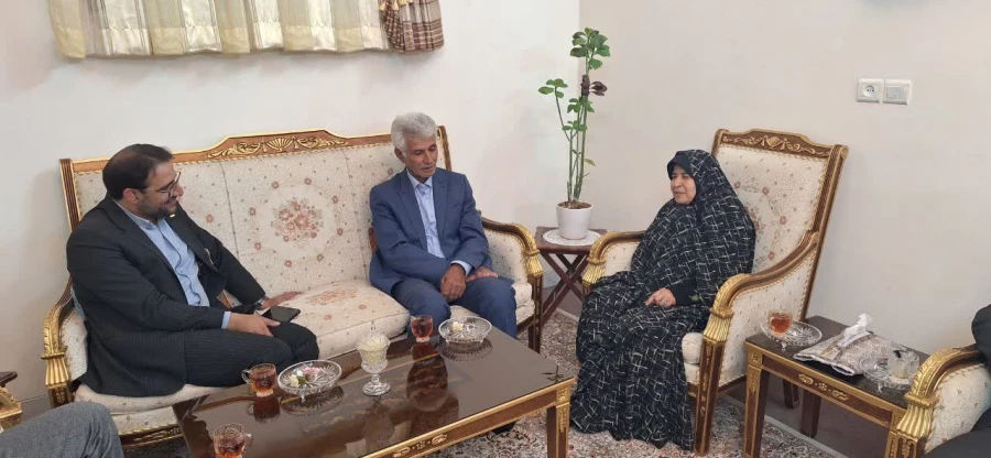 دیدار سرپرست و مدیران دانشگاه فرهنگیان یزد با رییس اسبق مرکز تربیت معلم حضرت فاطمه الزهرا(س) و اولین سرپرست پردیس خواهران دانشگاه فرهنگیان یزد 3