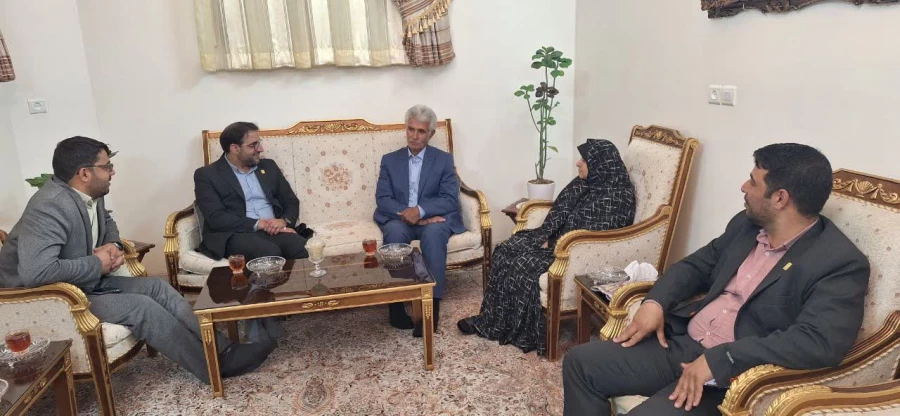 دیدار سرپرست و مدیران دانشگاه فرهنگیان یزد با رییس اسبق مرکز تربیت معلم حضرت فاطمه الزهرا(س) و اولین سرپرست پردیس خواهران دانشگاه فرهنگیان یزد 4