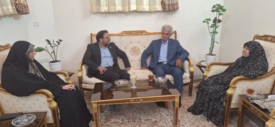 دیدار سرپرست و مدیران دانشگاه فرهنگیان یزد با رییس اسبق مرکز تربیت معلم حضرت فاطمه الزهرا(س) و اولین سرپرست پردیس خواهران دانشگاه فرهنگیان یزد 3