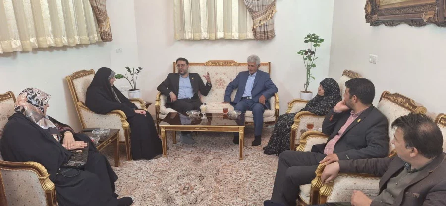 دیدار سرپرست و مدیران دانشگاه فرهنگیان یزد با رییس اسبق مرکز تربیت معلم حضرت فاطمه الزهرا(س) و اولین سرپرست پردیس خواهران دانشگاه فرهنگیان یزد 4