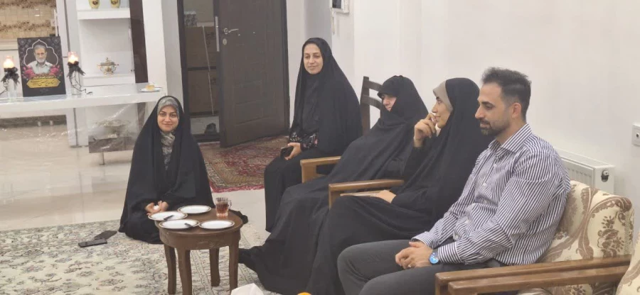 دیدار سرپرست و مدیران دانشگاه فرهنگیان یزد با خانواده فرهیخته و برجسته و پیشکسوت تربیت معلم و آموزش و پرورش شادروان استاد حسن داودی و تقدیر و تجلیل از مجاهدت های ایشان  3