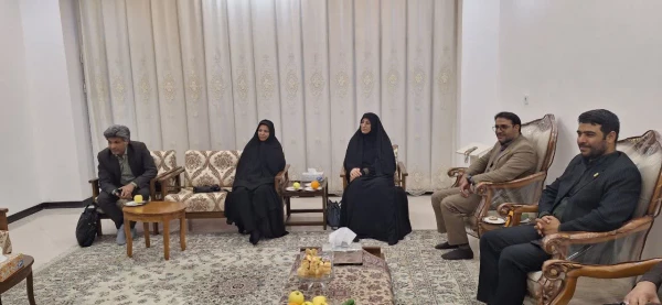 دیدار سرپرست و مدیران دانشگاه فرهنگیان یزد با خانواده فرهیخته و برجسته و پیشکسوت تربیت معلم و آموزش و پرورش شادروان استاد حسن داودی و تقدیر و تجلیل از مجاهدت های ایشان  5
