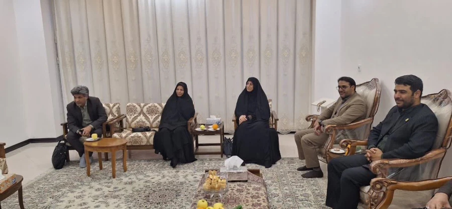 دیدار سرپرست و مدیران دانشگاه فرهنگیان یزد با خانواده فرهیخته و برجسته و پیشکسوت تربیت معلم و آموزش و پرورش شادروان استاد حسن داودی و تقدیر و تجلیل از مجاهدت های ایشان  5