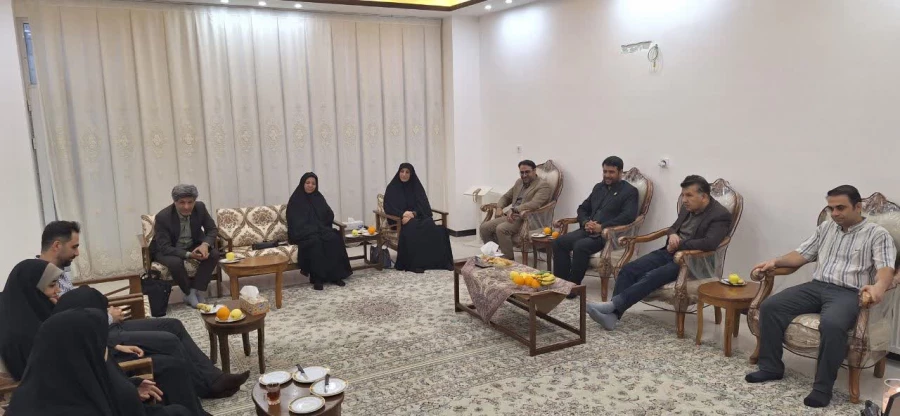 دیدار سرپرست و مدیران دانشگاه فرهنگیان یزد با خانواده فرهیخته و برجسته و پیشکسوت تربیت معلم و آموزش و پرورش شادروان استاد حسن داودی و تقدیر و تجلیل از مجاهدت های ایشان  7