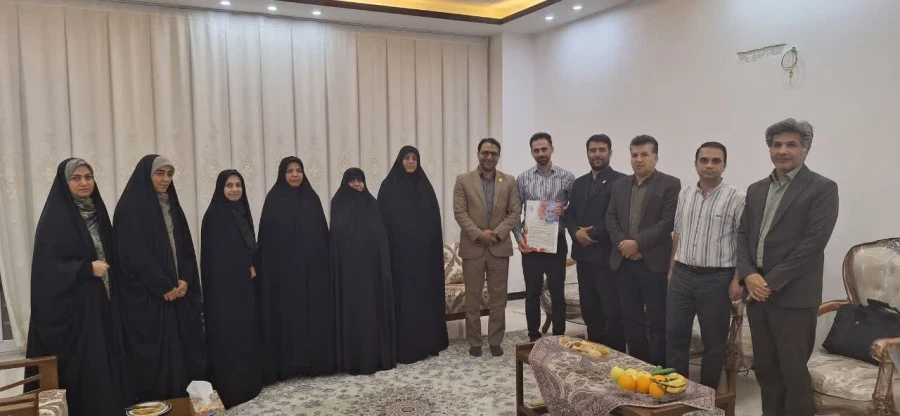 دیدار سرپرست و مدیران دانشگاه فرهنگیان یزد با خانواده فرهیخته و برجسته و پیشکسوت تربیت معلم و آموزش و پرورش شادروان استاد حسن داودی و تقدیر و تجلیل از مجاهدت های ایشان  10