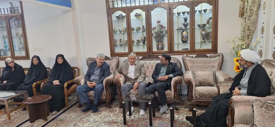 دیدار سرپرست و مدیران دانشگاه فرهنگیان یزد با مدرس و معلم برجسته کشوری و پیشکسوت فاخر آموزش و پرورش استان 4