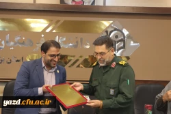  با حضور فرمانده سپاه الغدیر یزد، عطر کرامت و تجلیل از منزلت معلم و استاد در دانشگاه فرهنگیان یزد پیچید 

 2