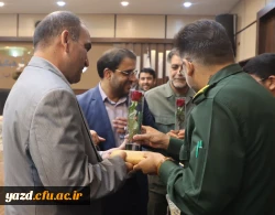  با حضور فرمانده سپاه الغدیر یزد، عطر کرامت و تجلیل از منزلت معلم و استاد در دانشگاه فرهنگیان یزد پیچید 

 3