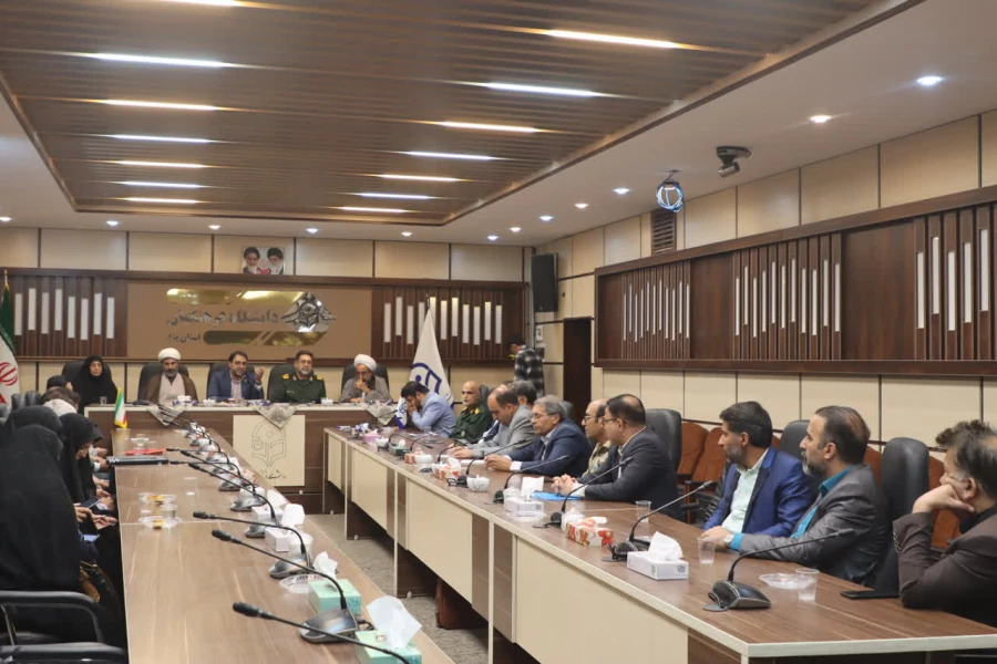  با حضور فرمانده سپاه الغدیر یزد، عطر کرامت و تجلیل از منزلت معلم و استاد در دانشگاه فرهنگیان یزد پیچید 

 5