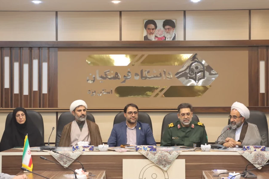  با حضور فرمانده سپاه الغدیر یزد، عطر کرامت و تجلیل از منزلت معلم و استاد در دانشگاه فرهنگیان یزد پیچید 

 8