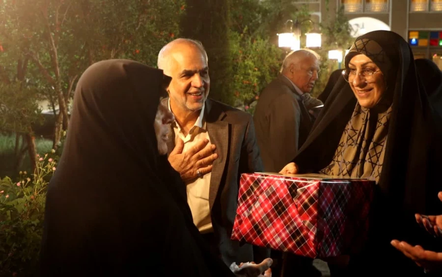 مراسم دیدار صمیمانه و تقدیر و تجلیل سرپرست و مدیران دانشگاه از اعضای هیات علمی و اساتید پیشکسوت دانشگاه فرهنگیان یزد برگزار شد. 3