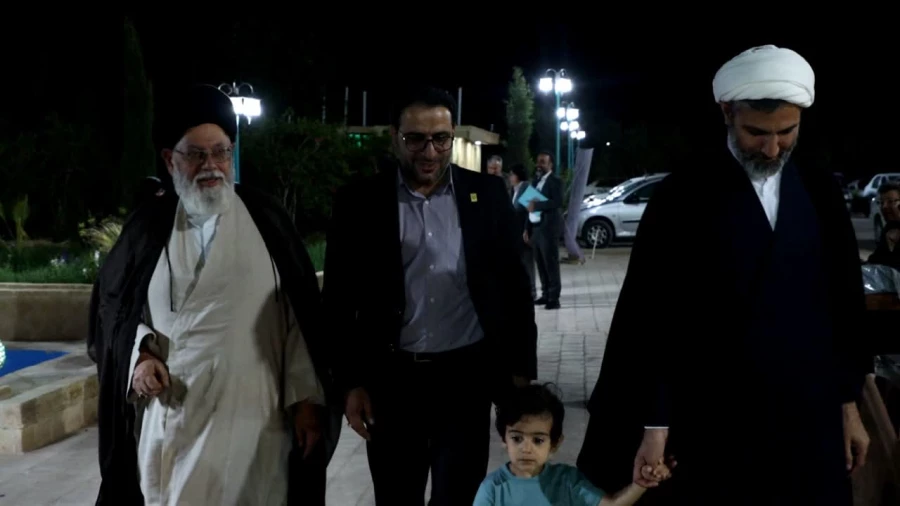 مراسم دیدار صمیمانه و تقدیر و تجلیل سرپرست و مدیران دانشگاه از اعضای هیات علمی و اساتید پیشکسوت دانشگاه فرهنگیان یزد برگزار شد. 5