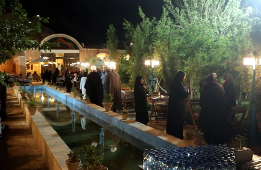 مراسم دیدار صمیمانه و تقدیر و تجلیل سرپرست و مدیران دانشگاه از اعضای هیات علمی و اساتید پیشکسوت دانشگاه فرهنگیان یزد برگزار شد. 8