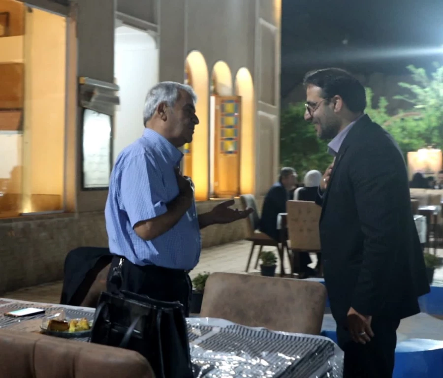 مراسم دیدار صمیمانه و تقدیر و تجلیل سرپرست و مدیران دانشگاه از اعضای هیات علمی و اساتید پیشکسوت دانشگاه فرهنگیان یزد برگزار شد. 10